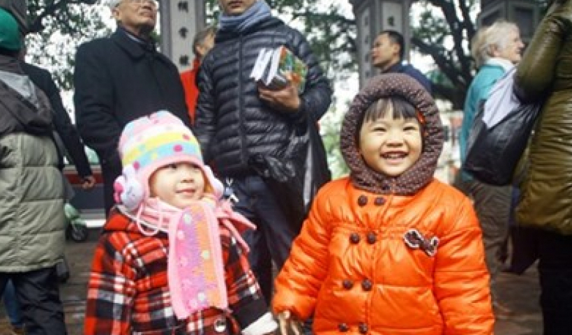 Giữ ấm cơ thể cho người gi&agrave;, trẻ em trong những ng&agrave;y r&eacute;t đậm