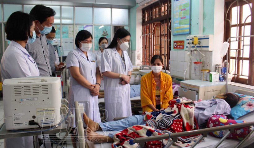 Gỡ kh&oacute; cho y tế cơ sở 