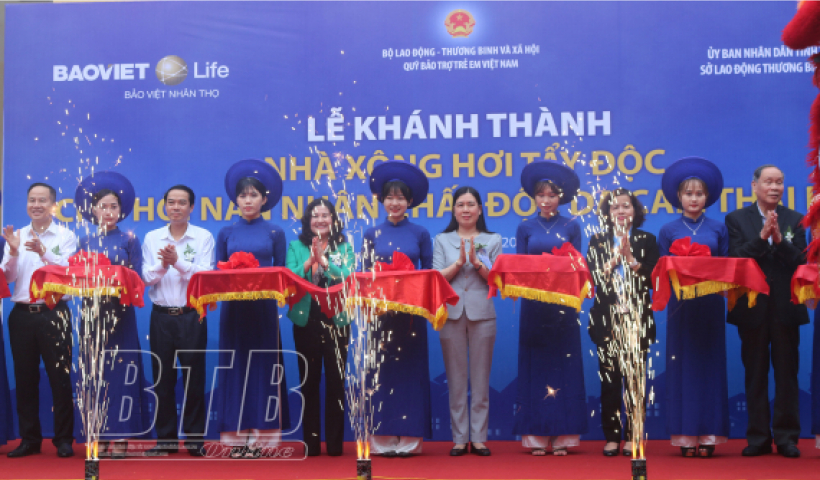 Kh&aacute;nh th&agrave;nh nh&agrave; x&ocirc;ng hơi tẩy độc cho nạn nh&acirc;n chất độc da cam tỉnh Th&aacute;i B&igrave;nh