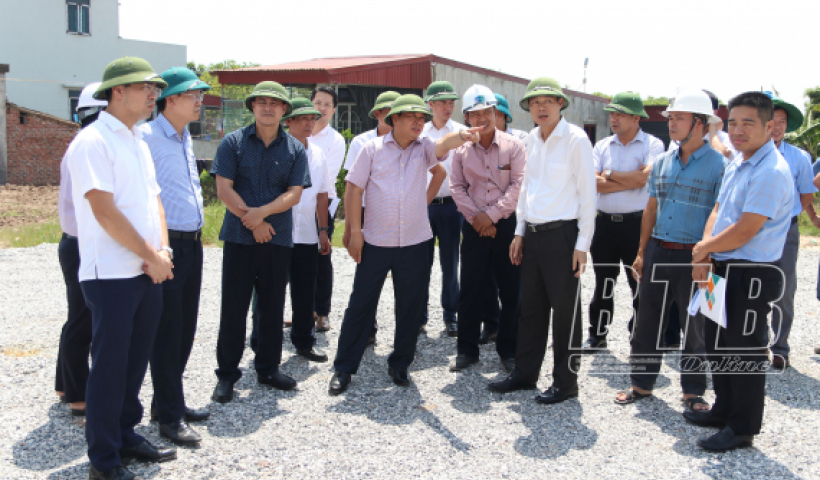 Kiểm tra tiến độ thi c&ocirc;ng dự &aacute;n tuyến đường bộ ven biển 