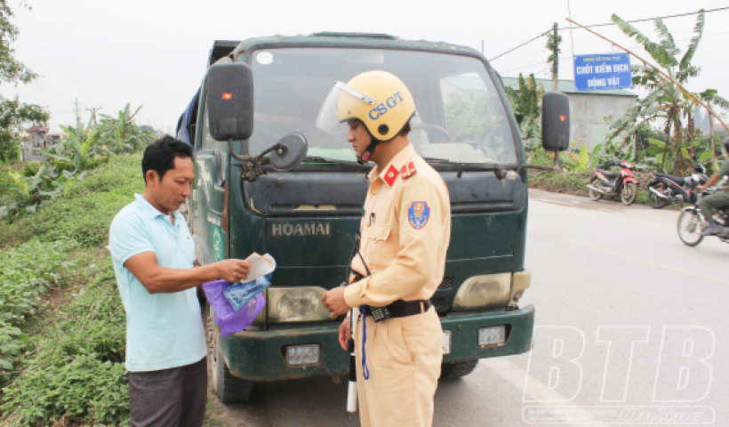 Ki&ecirc;n quyết thiết lập kỷ cương, bảo đảm trật tự an to&agrave;n giao th&ocirc;ng