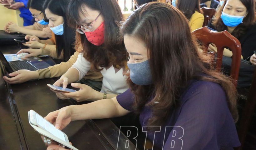 Lễ ph&aacute;t động Cuộc thi trắc nghiệm tr&ecirc;n internet t&igrave;m hiểu &ldquo;B&aacute;c Hồ với Th&aacute;i B&igrave;nh - Th&aacute;i B&igrave;nh l&agrave;m theo lời B&aacute;c&rdquo;diễn ra v&agrave;o tối ng&agrave;y 30/11/2021