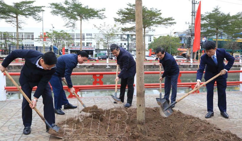 M&ugrave;a xu&acirc;n l&agrave; tết trồng c&acirc;y 