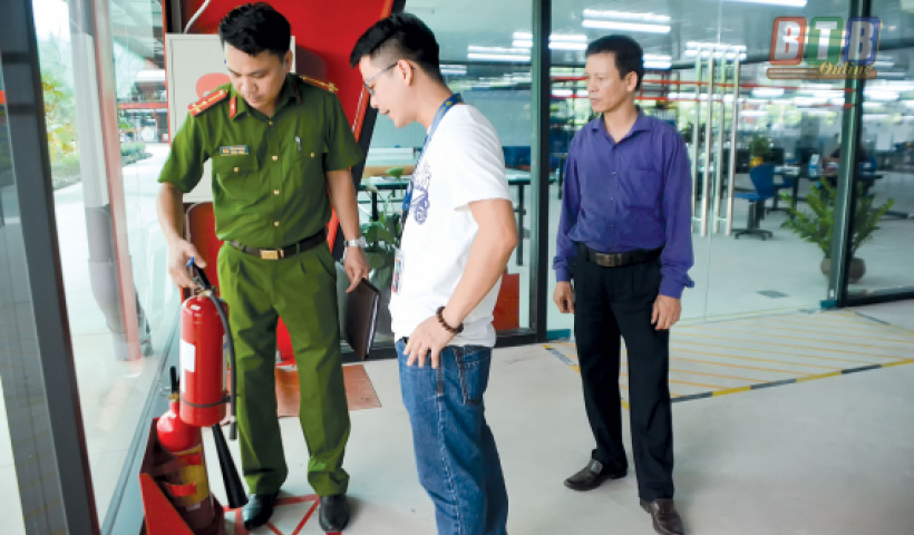 N&acirc;ng cao nhận thức về an to&agrave;n vệ sinh lao động