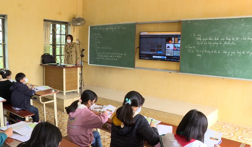 Nỗ lực bảo đảm việc dạy học trong bối cảnh dịch gia tăng 