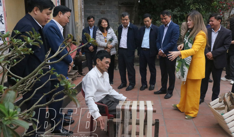  Phấn đấu đưa thương hiệu lụa đũi Nam Cao vươn tầm trở th&agrave;nh sản phẩm đặc trưng của tỉnh v&agrave; quốc gia