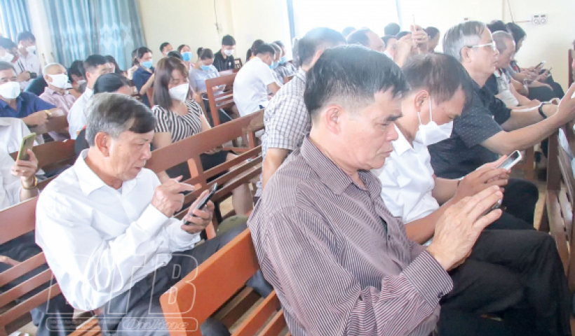 Phần mềm "Sổ tay đảng vi&ecirc;n điện tử" từng bước n&acirc;ng cao chất lượng sinh hoạt chi bộ ở cơ sở 