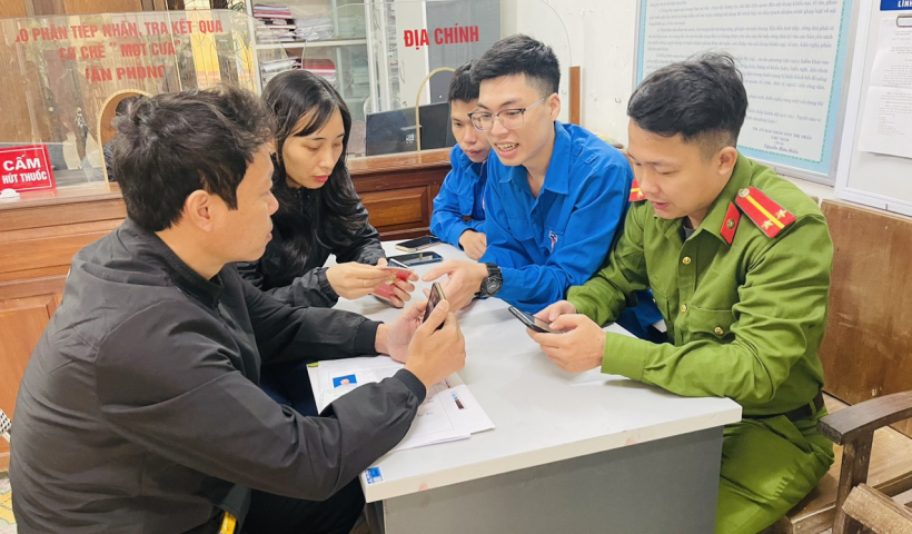 Ph&aacute;t huy vai tr&ograve; sức trẻ trong chuyển đổi số ở Hưng H&agrave;