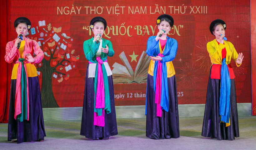 Ph&aacute;t triển văn học, nghệ thuật trong thời kỳ mới