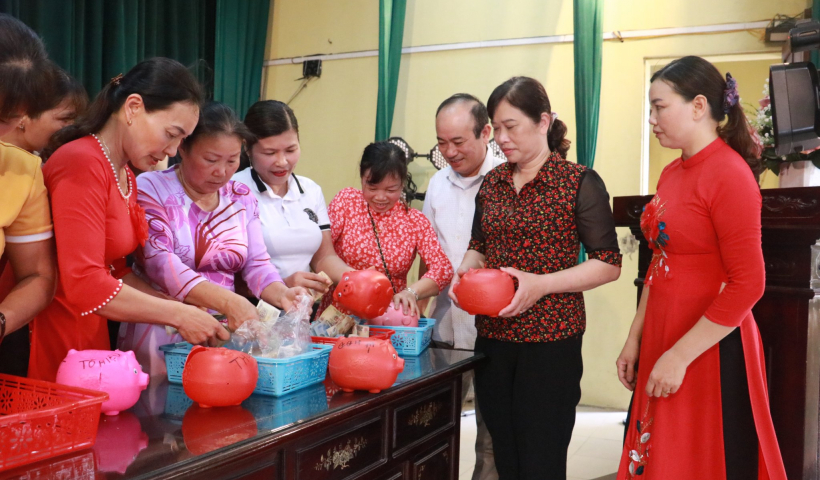 Phụ nữ tiết kiệm theo gương B&aacute;c 