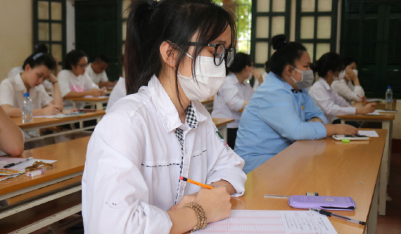 S&aacute;ng nay (8/7), c&aacute;c th&iacute; sinh dự thi Kỳ thi tốt nghiệp THPT l&agrave;m b&agrave;i thi tổ hợp 