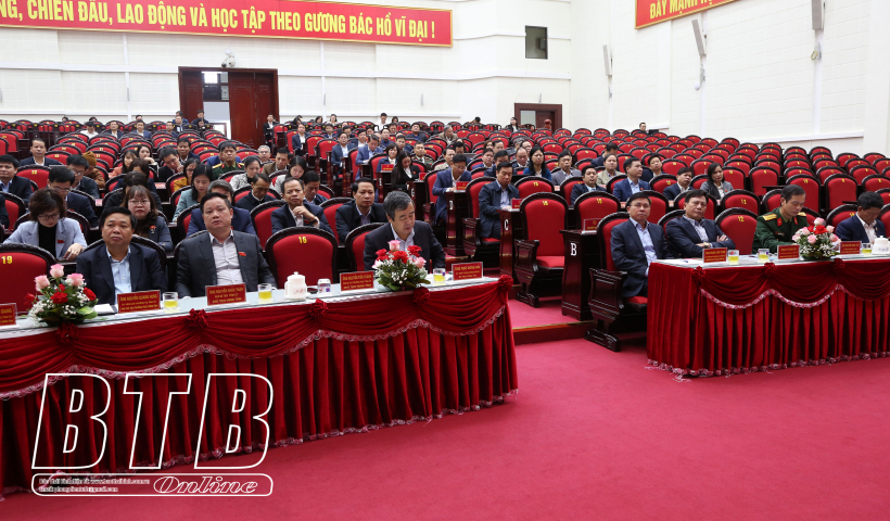 S&aacute;ng nay, tại chương tr&igrave;nh Kỳ họp thứ bảy, HĐND tỉnh c&ocirc;ng bố kết quả kiểm phiếu, đồng thời th&ocirc;ng qua dự thảo Nghị quyết x&aacute;c nhận kết quả lấy phiếu t&iacute;n nhiệm với những người giữ chức vụ do HĐND tỉnh bầu