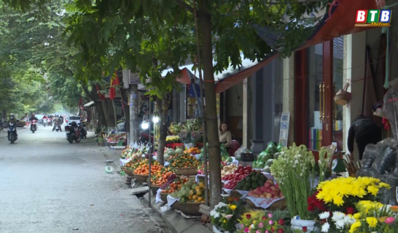 T&aacute;i diễn t&igrave;nh trạng lấn chiếm l&ograve;ng lề đường, vỉa h&egrave; dịp tết Nguy&ecirc;n đ&aacute;n T&acirc;n Sửu 2021