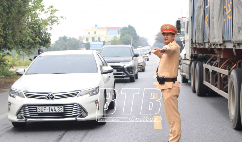 Tăng cường bảo đảm trật tự an to&agrave;n giao th&ocirc;ng