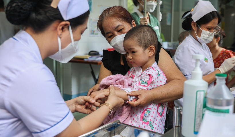 Tăng gi&aacute; kh&aacute;m bệnh, chữa bệnh bảo hiểm y tế khoảng 10%