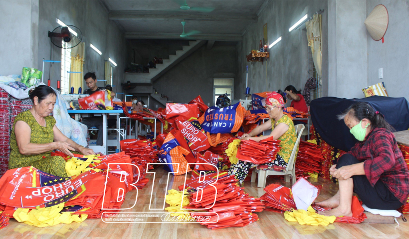 Tạo sự đồng thuận, quyết t&acirc;m trong thực hiện đề &aacute;n hỗ trợ hộ ngh&egrave;o, hộ cận ngh&egrave;o x&oacute;a nh&agrave; tạm, nh&agrave; dột n&aacute;t tr&ecirc;n địa b&agrave;n tỉnh giai đoạn 2024 - 2025