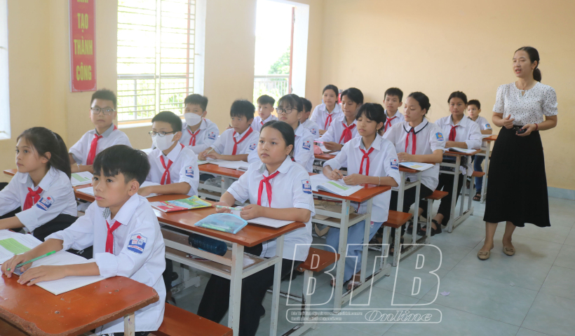 Th&aacute;i B&igrave;nh: Học sinh tựu trường v&agrave;o ng&agrave;y 29/8