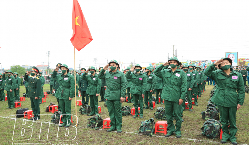 Th&aacute;i B&igrave;nh tổ chức lễ giao nhận qu&acirc;n năm 2021