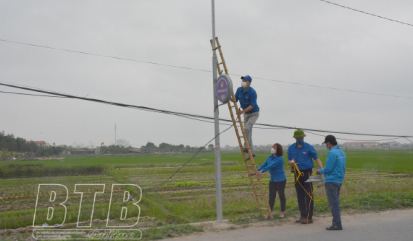 Thanh ni&ecirc;n Th&aacute;i B&igrave;nh thắp s&aacute;ng những đường qu&ecirc; 