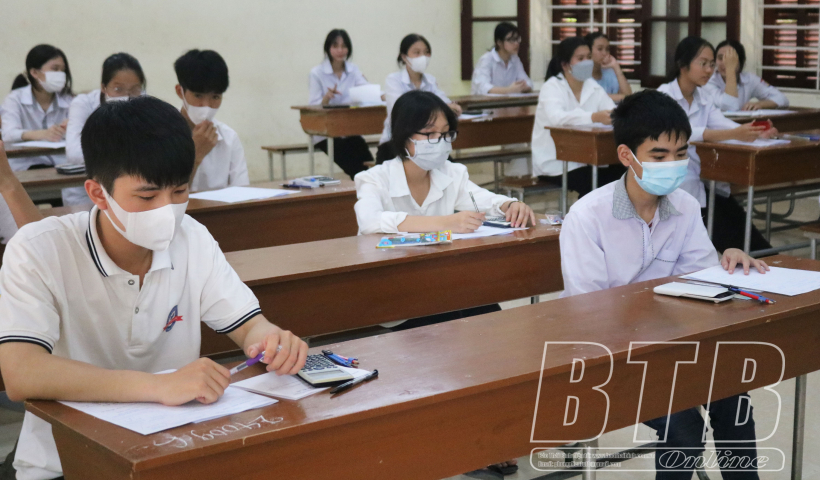  Đề thi Ngữ văn, To&aacute;n lớp 10 THPT vừa sức 