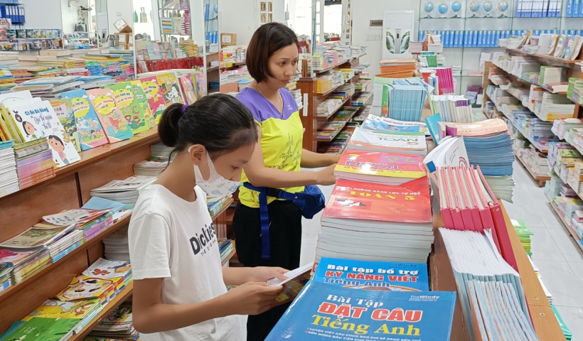 Thị trường s&aacute;ch gi&aacute;o khoa trước thềm năm học mới