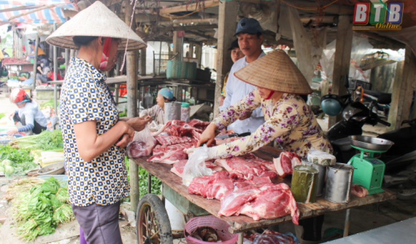 Thủ tướng y&ecirc;u cầu: "Đưa gi&aacute; thịt lợn về mức trước khi c&oacute; dịch" 