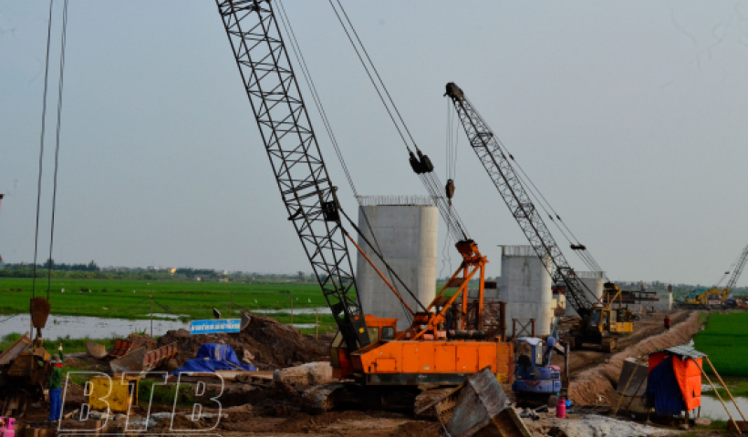 Tiến độ giải ph&oacute;ng mặt bằng v&agrave; thi c&ocirc;ng dự &aacute;n tuyến đường bộ ven biển 