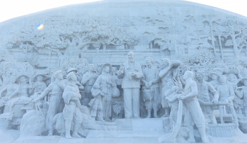 Tượng đ&agrave;i B&aacute;c Hồ với n&ocirc;ng d&acirc;n Việt Nam - Niềm tự h&agrave;o của "Qu&ecirc; hương 5 tấn"