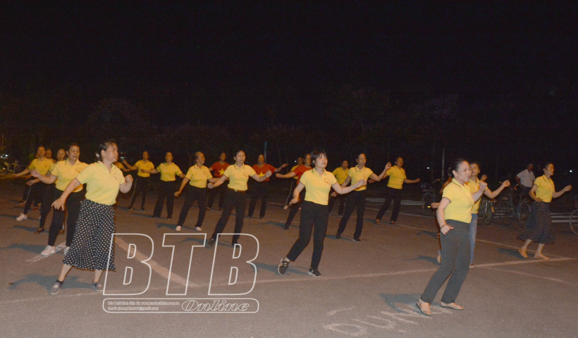 Vui, khoẻ từ những điệu nhảy d&acirc;n vũ 