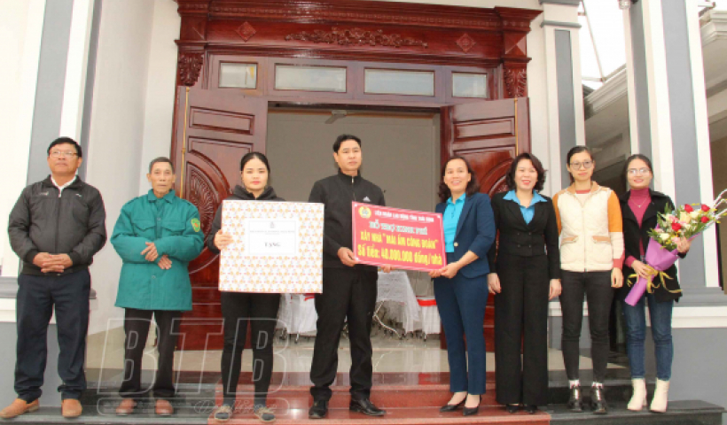 Xu&acirc;n về với m&aacute;i ấm t&igrave;nh thương