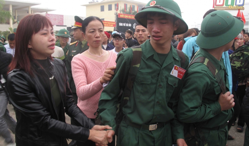 Ph&uacute;t chia tay đầy lưu luyến tại Th&agrave;nh phố. Ảnh: Minh Nguyệt