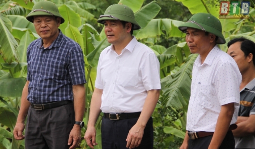 Đồng ch&iacute; Nguyễn Hồng Di&ecirc;n, Ủy vi&ecirc;n Trung ương Đảng, B&iacute; thư Tỉnh ủy, Chủ tịch UBND tỉnh kiểm tra, chỉ đạo c&ocirc;ng t&aacute;c ti&ecirc;u &uacute;ng tại trạm bơm An Quốc, x&atilde; Quốc Tuấn (Kiến Xương).