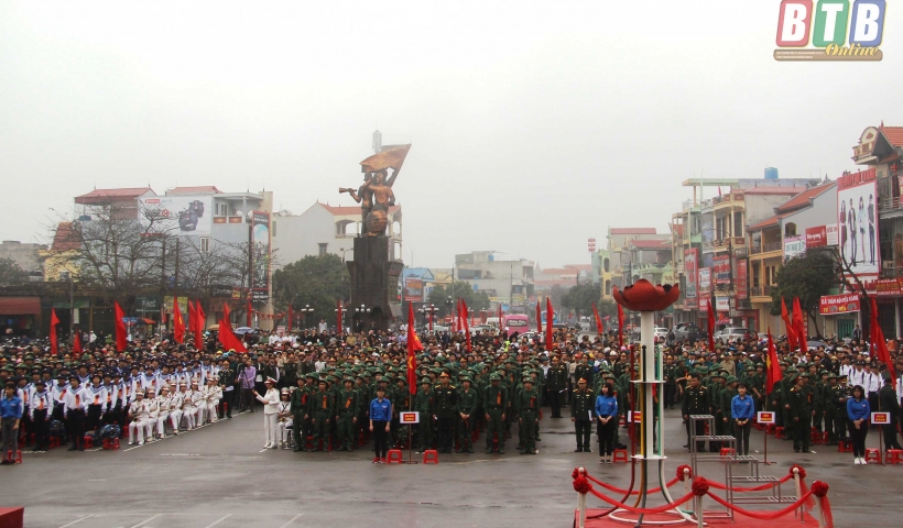 Lễ tiễn qu&acirc;n tại Tiền Hải. Ảnh: Mạnh Thắng