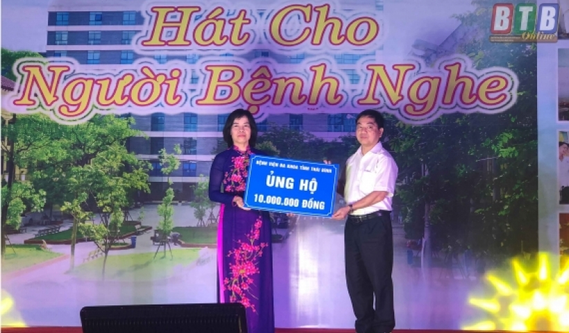 130 triệu đồng l&agrave; số tiền c&aacute;c tập thể, c&aacute; nh&acirc;n nh&agrave; hảo t&acirc;m ủng hộ quỹ bệnh nh&acirc;n ngh&egrave;o trong đ&ecirc;m nhạc &ldquo;H&aacute;t cho bệnh nh&acirc;n nghe&rdquo; do Bệnh viện Đa khoa tỉnh Th&aacute;i B&igrave;nh tổ chức tối ng&agrave;y 26/10.