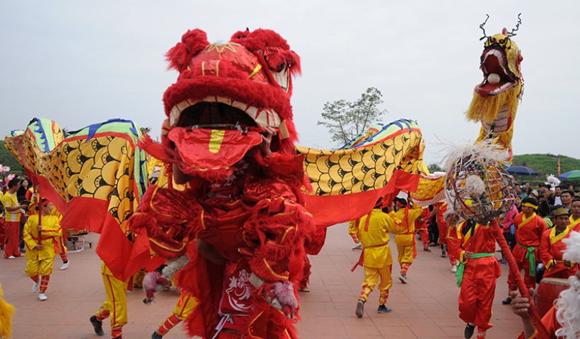 M&uacute;a rồng, l&acirc;n trong lễ hội. Ảnh: Th&agrave;nh T&acirc;m 