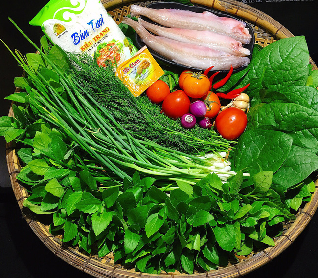 Cuối tuần nấu nồi lẩu cá khoai thơm ngon đặc biệt đãi cả nhà - Ảnh 1.