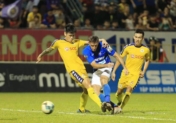 Quảng Ninh có trận đấu trên chân Hà Nội, thắng đậm 4-2 để đoạt HC đồng.