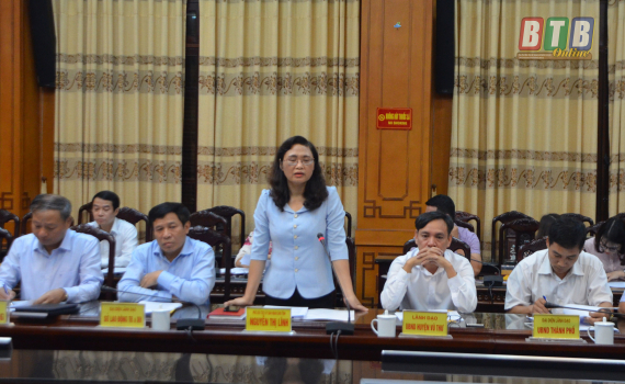 Đo&agrave;n c&ocirc;ng t&aacute;c li&ecirc;n ng&agrave;nh kiểm tra việc thực hiện hỗ trợ nh&agrave; ở cho người c&oacute; c&ocirc;ng với c&aacute;ch mạng