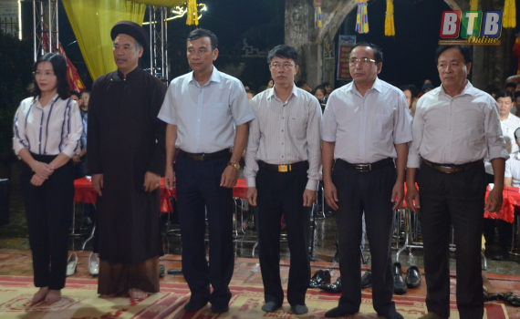 Đồng ch&iacute; Ph&oacute; B&iacute; thư Tỉnh ủy, Chủ tịch UBND tỉnh d&acirc;ng hương tại di t&iacute;ch lịch sử cấp quốc gia đền Hạ Đồng