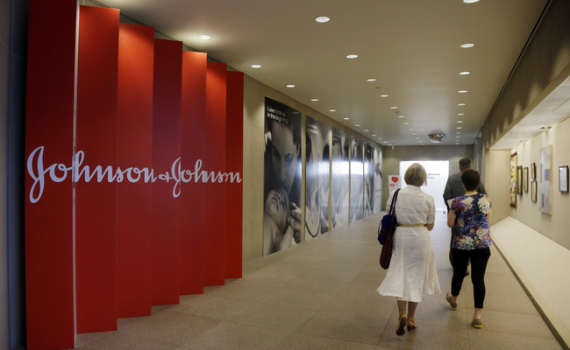 Johnson & Johnson phải bồi thường 8 tỷ USD cho một bệnh nh&acirc;n