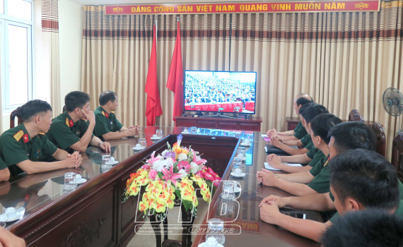 Mu&ocirc;n triệu tr&aacute;i tim hướng về Đại hội