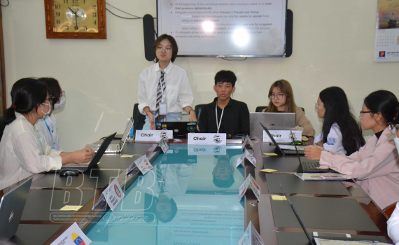 Học sinh, sinh vi&ecirc;n tổ chức Hội nghị m&ocirc; phỏng Li&ecirc;n hợp quốc tại Th&aacute;i B&igrave;nh