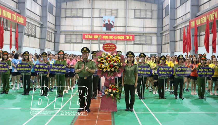 C&ocirc;ng an tỉnh tổ chức giải b&oacute;ng chuyền hơi nữ năm 2023