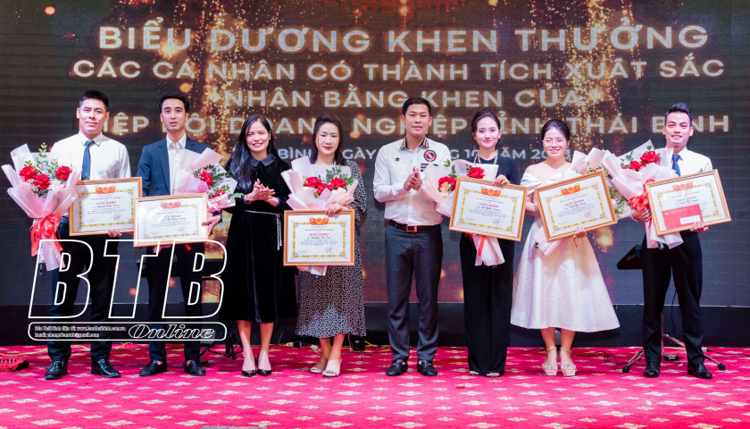 Vinh danh khen thưởng 18 doanh nh&acirc;n trẻ xuất sắc   