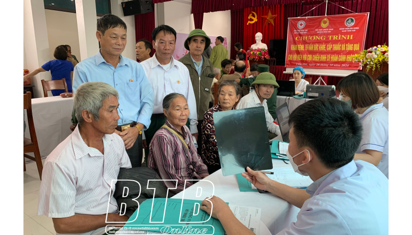  360 cựu chiến binh được kh&aacute;m bệnh, cấp thuốc miễn ph&iacute;