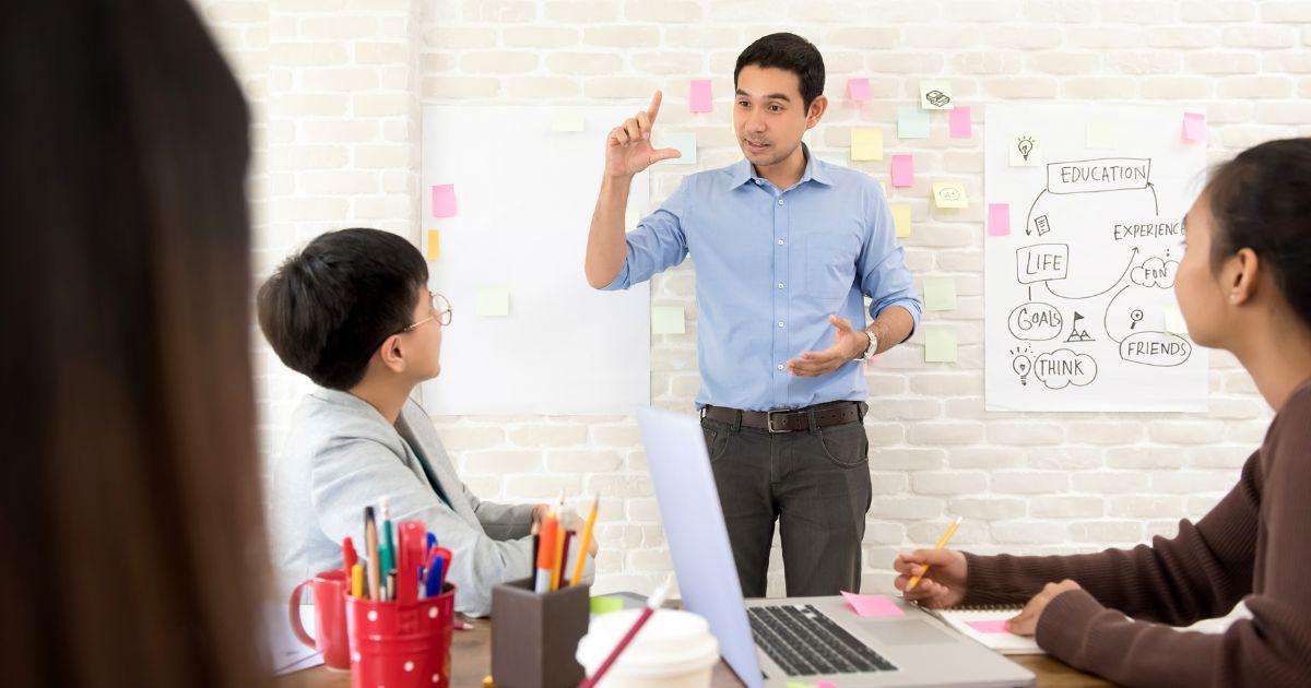 Kỹ năng lắng nghe là gì? Vai trò và nguyên tắc rèn luyện