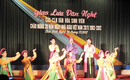 Giao lưu văn nghệ c&aacute;c c&acirc;u lạc bộ văn ho&aacute; học sinh, sinh vi&ecirc;n&nbsp; 