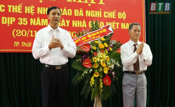 Thành phố gặp mặt các thế hệ nhà giáo đã nghỉ chế độ