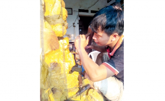 Người thổi hồn cho gỗ