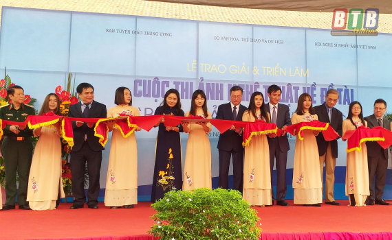 Triển l&atilde;m ảnh nghệ thuật về đề t&agrave;i biển, đảo qu&ecirc; hương